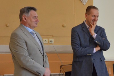 reditel_gymnazia_Trojanek_a_poslanec_Kankovsky.jpg